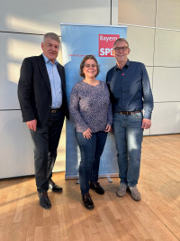 Sabine Schmierl und Arno Helfrich mit Michael Asam