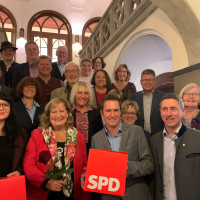 Gut gelaunte Kreistagskandidaten/innen der Landkreis-SPD
