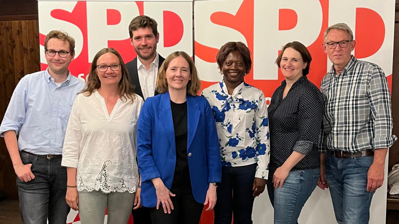 vlnr Edith Otiende-Lawani, Katharina Creydt, Stefan Michalczyk, Korbinian Rüger, Christine Himmelberg, Arno Helfrich