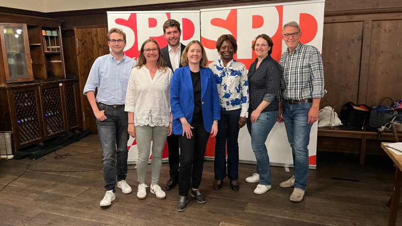 vlnr Edith Otiende-Lawani, Katharina Creydt, Stefan Michalczyk, Korbinian Rüger, Christine Himmelberg, Arno Helfrich